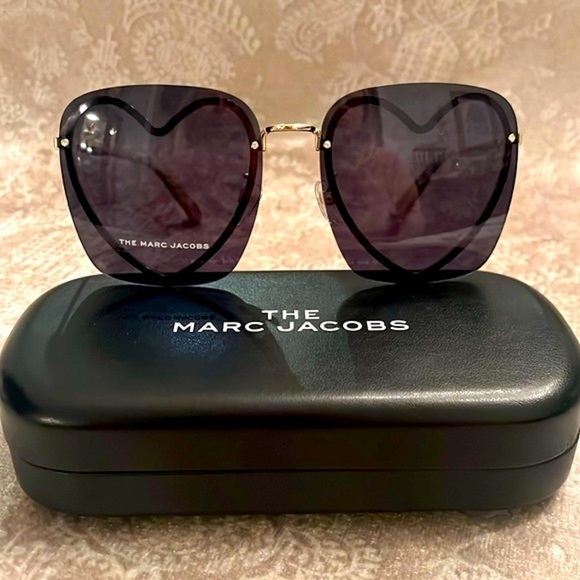 Brand New The Marc Jacobs Square Sunglasses w/ Gold Tone Metal Heart Shaped Rim